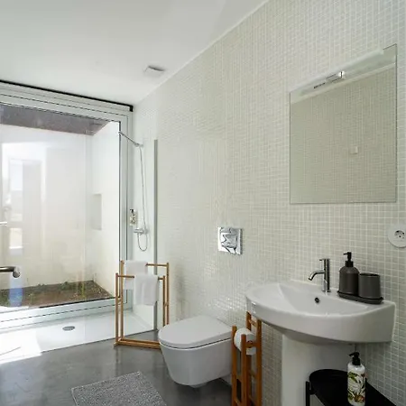 Acushla Golden House Douro Lodoes