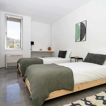 Acushla Golden House Douro *