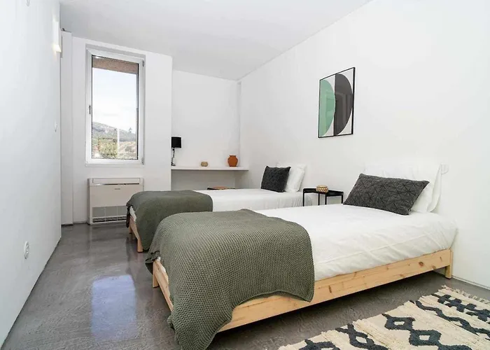 Acushla Golden House Douro *